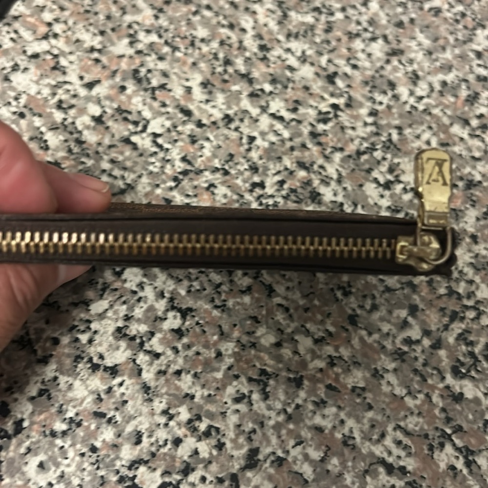 Louis Vuitton key pouch - Picture 2 of 5